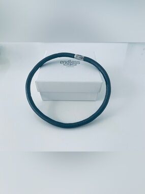 Grey Leather Chocker necklace or double bracelet.